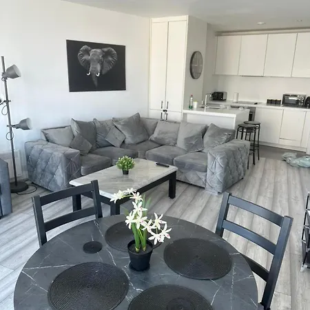 Apartment Monthly At The Rotunda